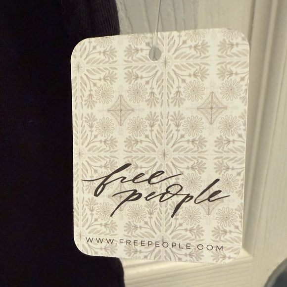 NWT We The Free The Perfect Tee Cropped Raw Hem Black Extra Large - Picture 8 of 11